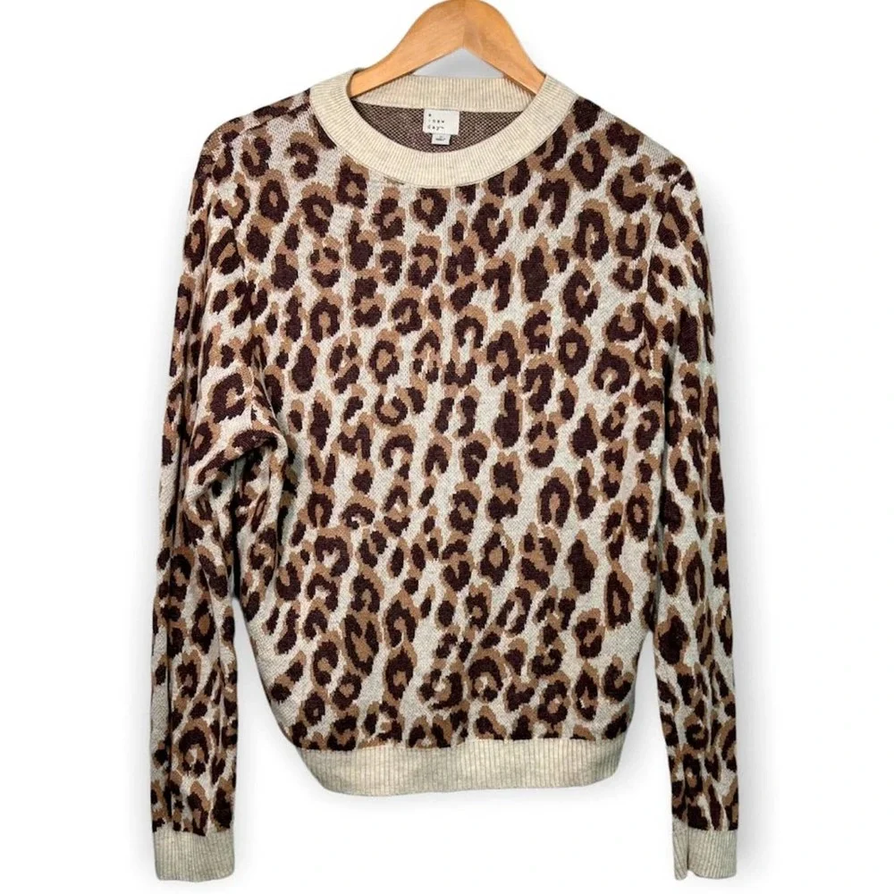 Soft Cheetah Leopard Print Crewneck Sweater Medium - Picture 4 of 8